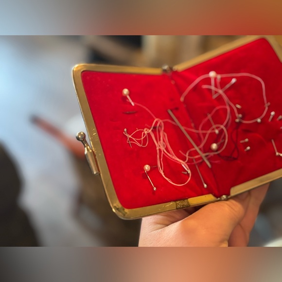 Vintage Floral Needle & Pin Holder Case • Cottagecore Classic Sewing Collectible - Picture 8 of 10